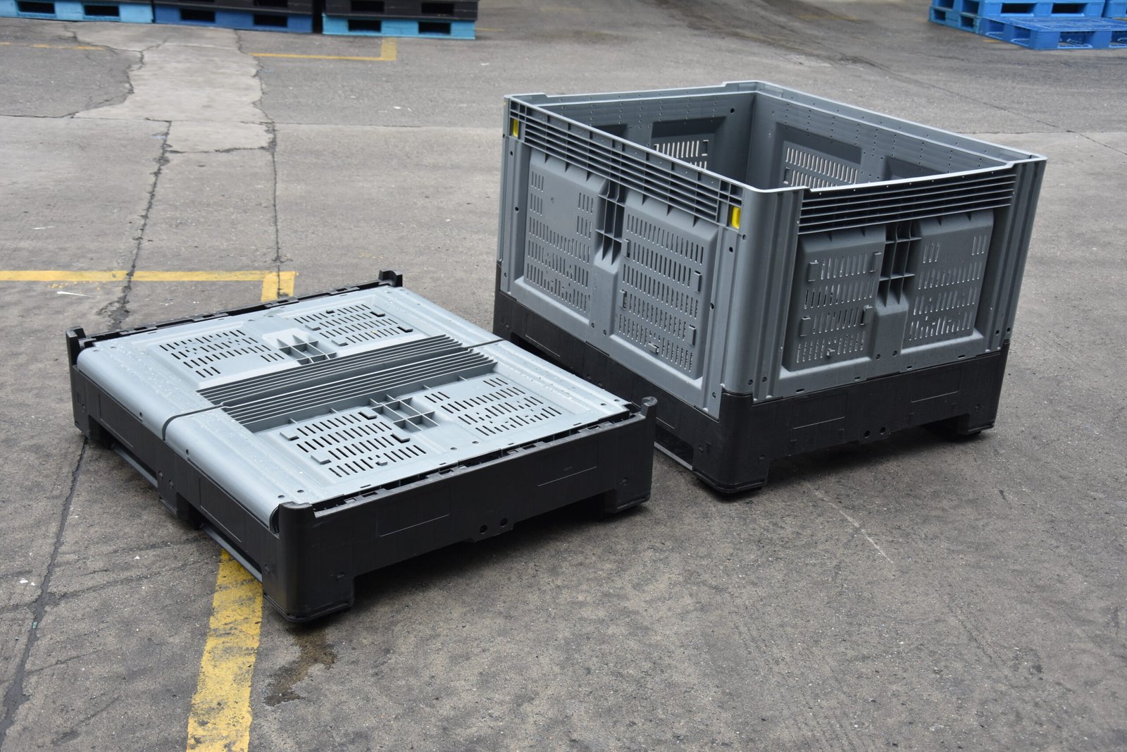 What is a collapsible pallet container?
